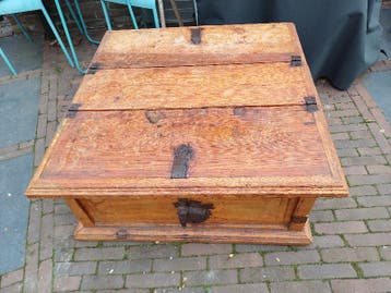 Houten tafel/kist van 90x90 cm