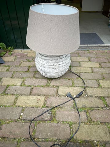 Mooie tafellamp met stoffen kap