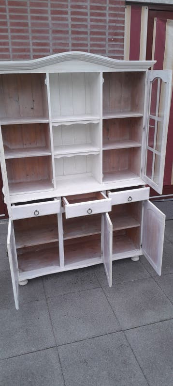 Gratis ophalen buffetkast massief hout. Staat al buiten.