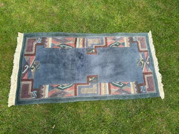 Twee wollen vloerkleden van ca 72x140 gratis!