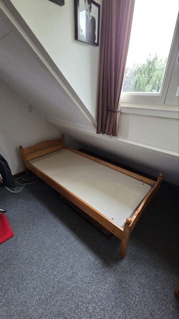 Gratis houten eenpersoonsbed