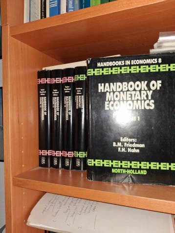Grote collectie economie boeken - gratis af te halen