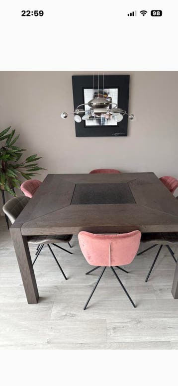 Vierkant tafel 140-140 cm. leem kleur van Goossens