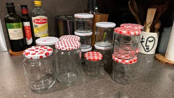 Gratis glazen en glazenpotten