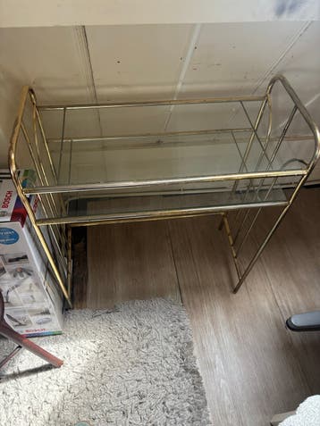 Gouden bijzettafel/rekje met glazen platen van IKEA