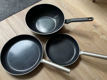 2x koekenpan + wok (geen inductie!)