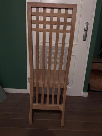 Gratis 4 houten eetkamerstoelen