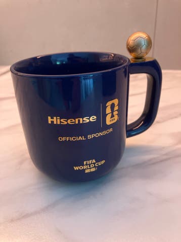 Hisense FIFA World Cup 2026 mok met voetbal