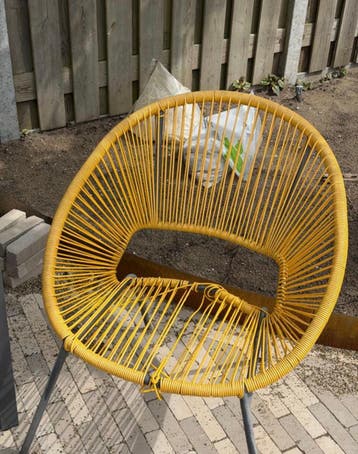 Gele tuinstoel
