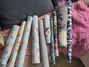 Diverse behangresten, bloemen, vogeltjes, bladeren gratis