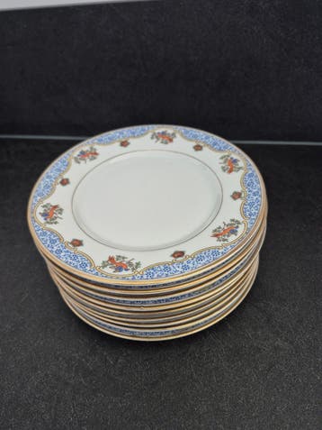 9 porseleinen ontbijtborden