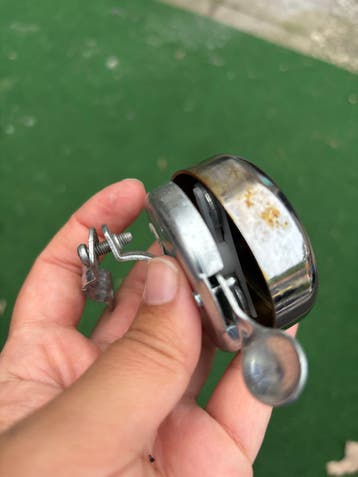Gratis: Gebroken fietsbel - Aldo (onderdelen)