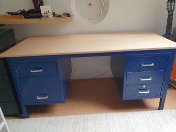 Bureau metaal met houten bovenblad