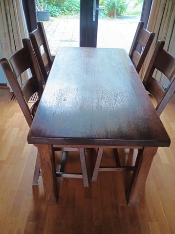 Robuuste eiken eettafel met 4 stoelen - massief hout