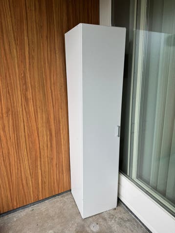 Witte hoge kast gratis ophalen