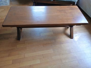 Gratis robuuste eikenhouten salontafel met X-poten