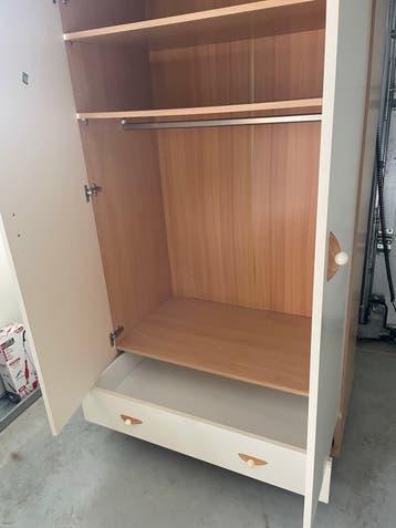Kledingkast met lades en hangruimte