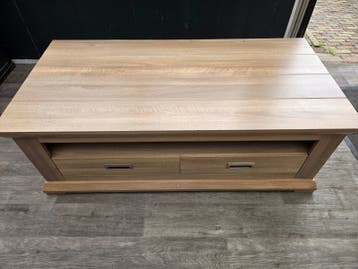 Degelijke salontafel