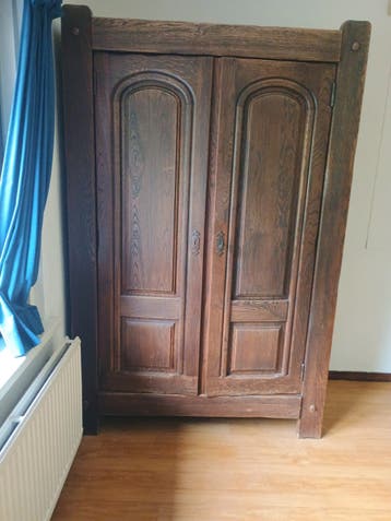 Gratis.eikenhouten kledingkast legplanken en hanggedeelte