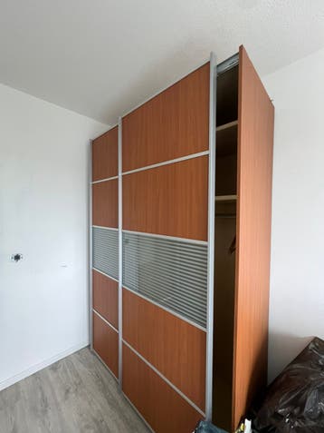 Gratis kleding kast! Zsm ophalen