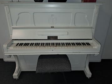 Witte piano Joh. Urban Dresden - Klassiek en elegant