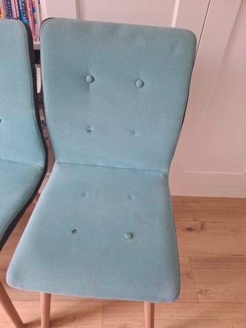 4 zeegroene stoelen gratis af te halen (bekleding defect)