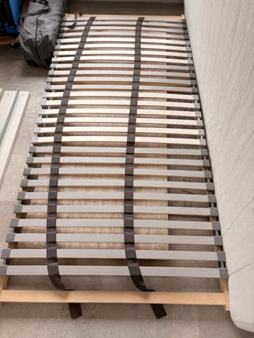 Houten eenpersoonsbed 200x90 met matras