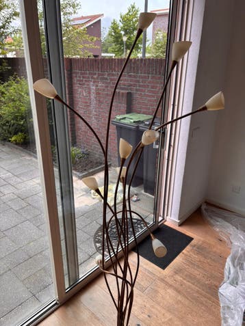 Gratis: Staande lamp met 10 lichtpunten