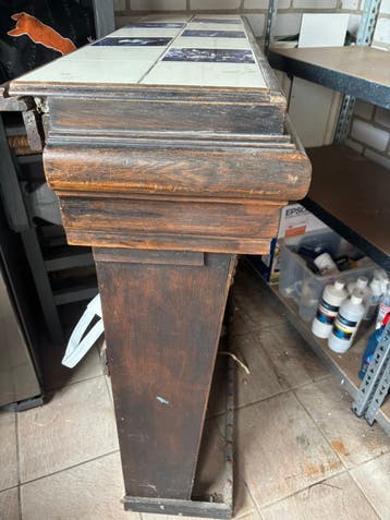 Bar met 2 bar krukken gratis
