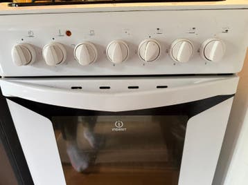 Gebruikt Indesit fornuis met oven - zelf ophalen