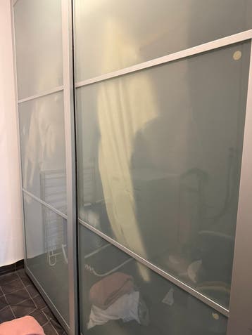 Ikea kast met schuifdeuren - planken en hangmogelijkheid