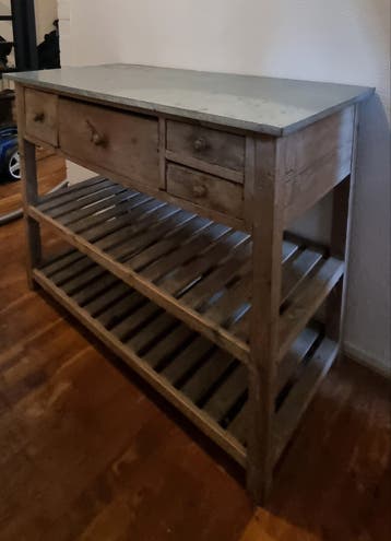Tafel met zinken blad