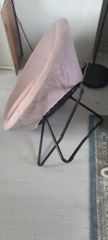 Gratis! Kapotte fauteuil - ideaal voor de handige klusser!