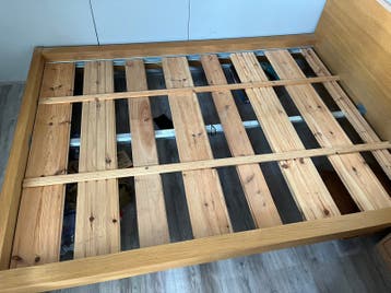 Bed 140x200cm met matras en hoes