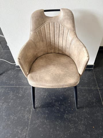 9 stoelen Gratis af te halen!!!