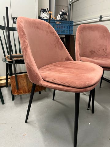 Gratis op te halen: Nette velours stoelen roze