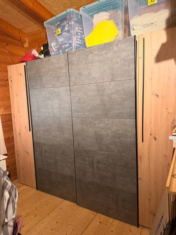 Kledingkast. Kast