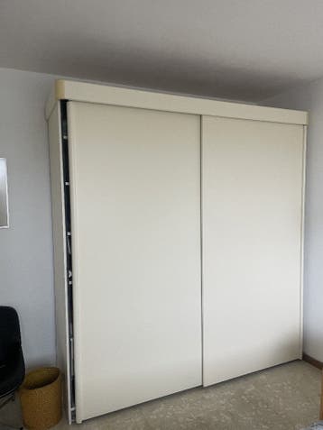 GRATIS – Grote Auping kledingkast met schuifdeuren off-white