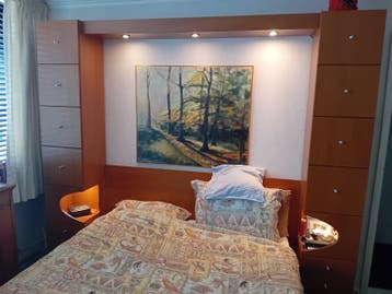 Gratis complete bed met kastjes en Verlichting