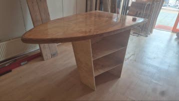 Houten balie/bar met epoxy coating - gratis af te halen
