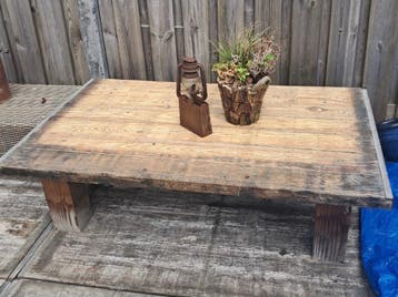 Robuuste houten salontafel - Uniek en sfeervol
