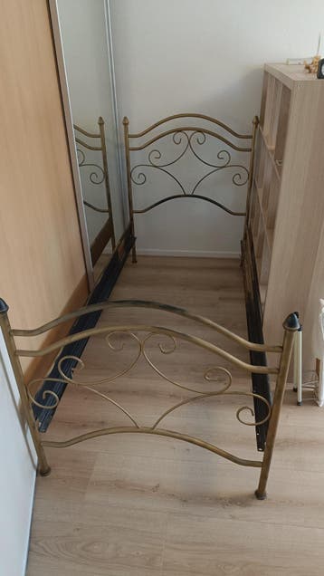 Romantisch bedframe. Metaal. Goud-zwart. 200 x 90