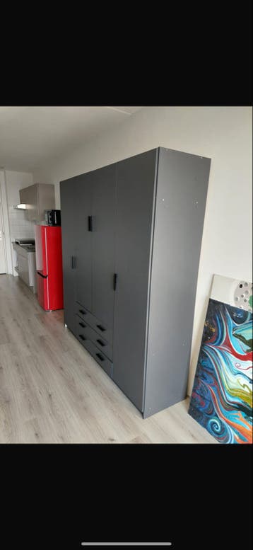 Zo goed als nieuwe Sprint 4-deurs kast
