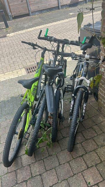 4 gratis fietsen.. oud ijzer of onderdelen?