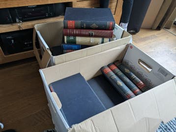2 verhuisdozen vol oude encyclopedieën - GRATIS af te halen