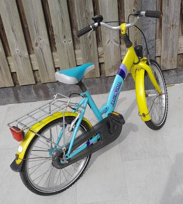Kids bicycle (fixer upper or parts)