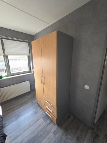 Kledingkast met lades en hangruimte