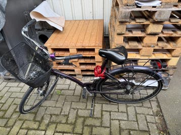 Damesfiets met mand