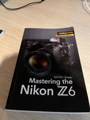 twee boeken nikon Z6