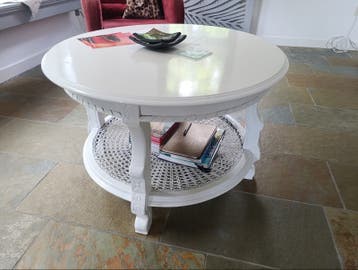 Witte ronde salontafel met opbergruimte